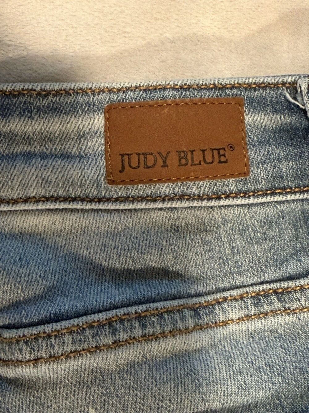 Judy Blue Size 9/29 High Rise Distressed/paint splat Boyfriend Fit Jeans - Picture 4 of 8